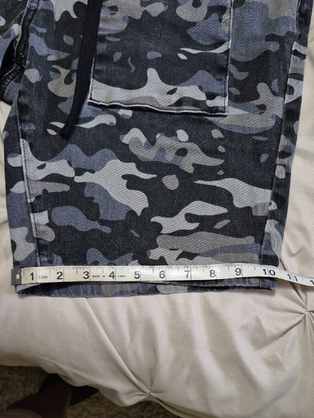 Men's Gray Camo Cargo Shorts with Utility Pockets - Picture 9 of 9